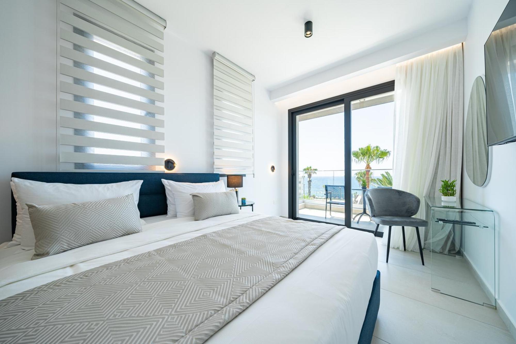 Waterside Sea View Apartments Paphos Room photo